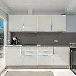 Cozy 3-bedroom Ground Floor With Large Garden Εστεπόνα