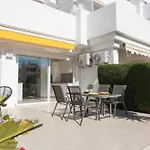 Cozy 3-bedroom Ground Floor With Large Garden Διαμέρισμα *