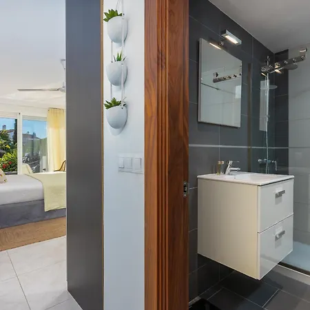 Beautiful 3br With Garden & Pool Access *