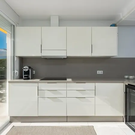 Cozy 3-bedroom Ground Floor With Large Garden エステポナ