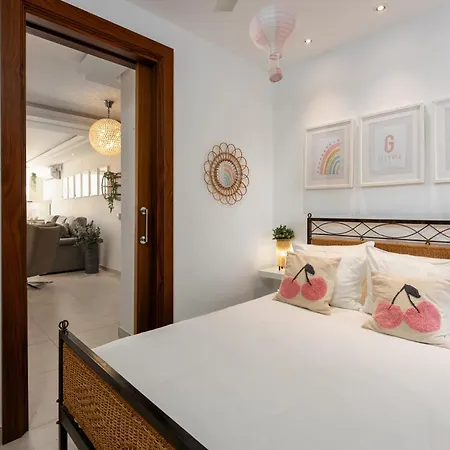 Beautiful 3br With Garden & Pool Access شقة إِستيبونا