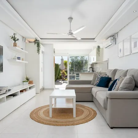 Cozy 3-bedroom Ground Floor With Large Garden エステポナ