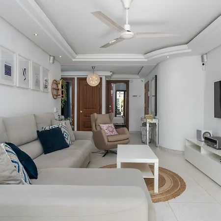 Апартаменти Cozy 3-bedroom Ground Floor With Large Garden Естепона