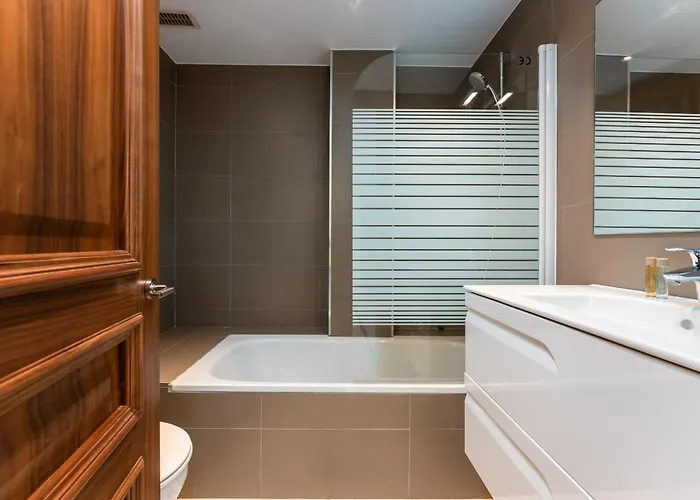 Cozy 3-bedroom Ground Floor With Large Garden * Εστεπόνα