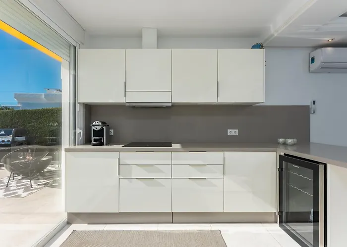 Cozy 3-bedroom Ground Floor With Large Garden Εστεπόνα