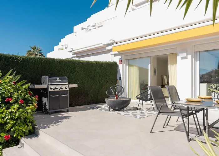 Cozy 3-bedroom Ground Floor With Large Garden Εστεπόνα