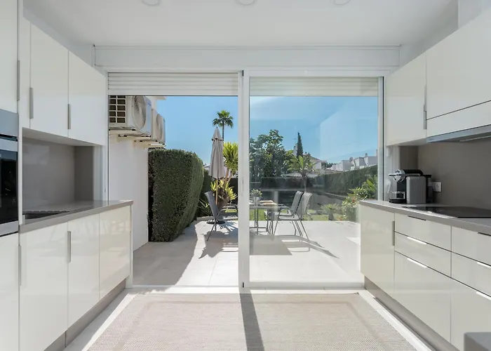 Cozy 3-bedroom Ground Floor With Large Garden Διαμέρισμα Εστεπόνα